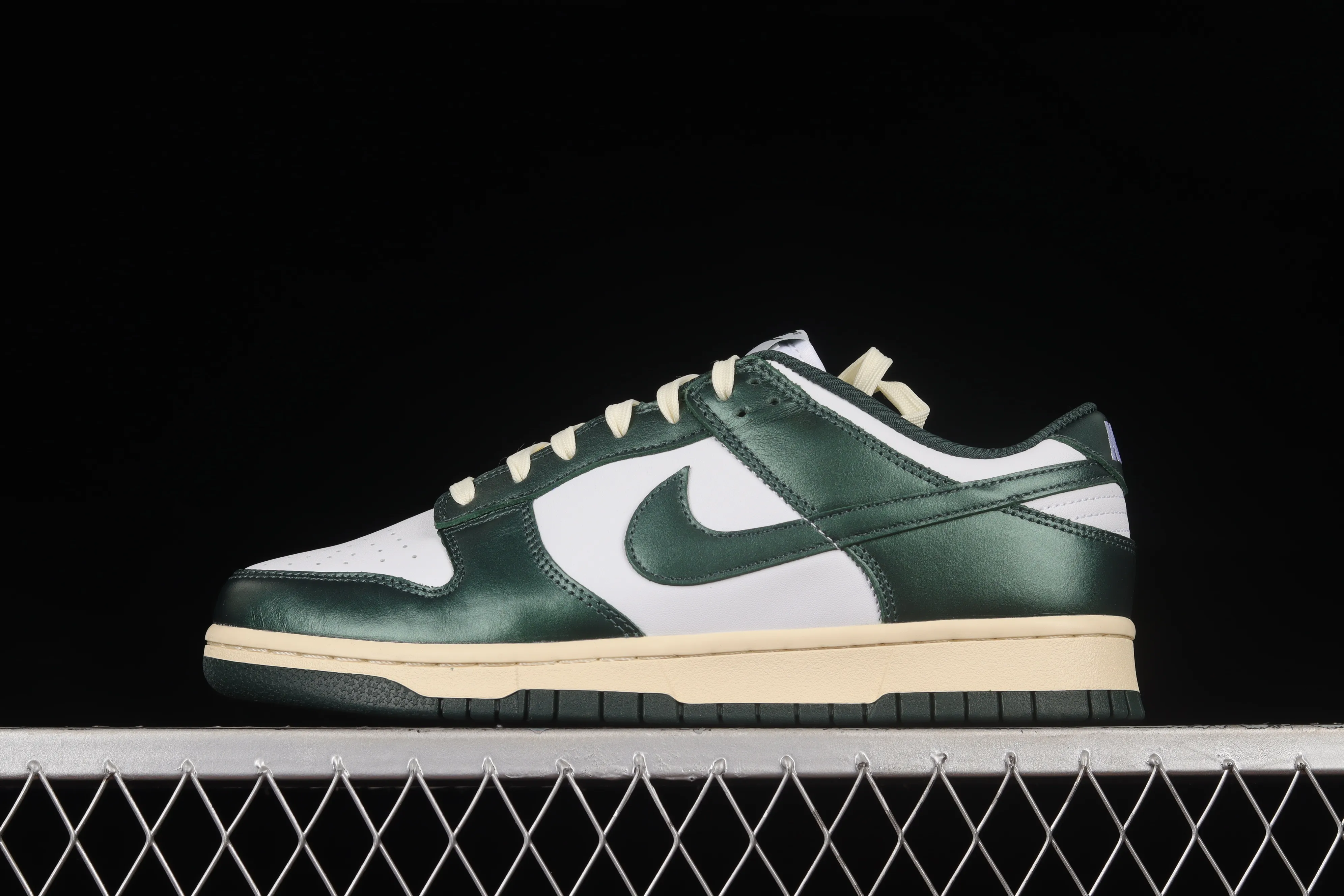 All Categories Nk SB Dunk Series Nk SB Dunk Low Low-top sneakers C version Nk SB Dunk Low "Vintage Green" navy green old SB smashed backboard fashion casual sneakers DQ8580-100